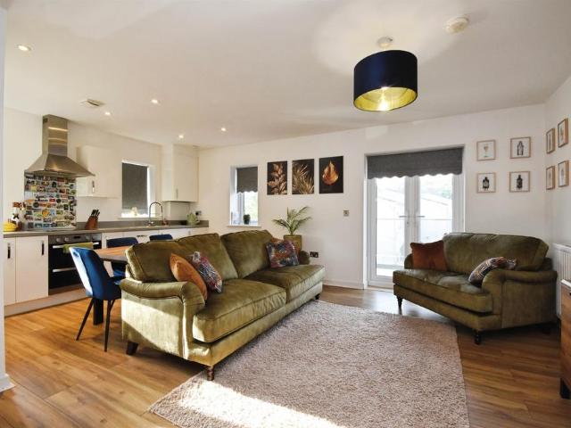 Flat for sale in Navestock Side, Essex
