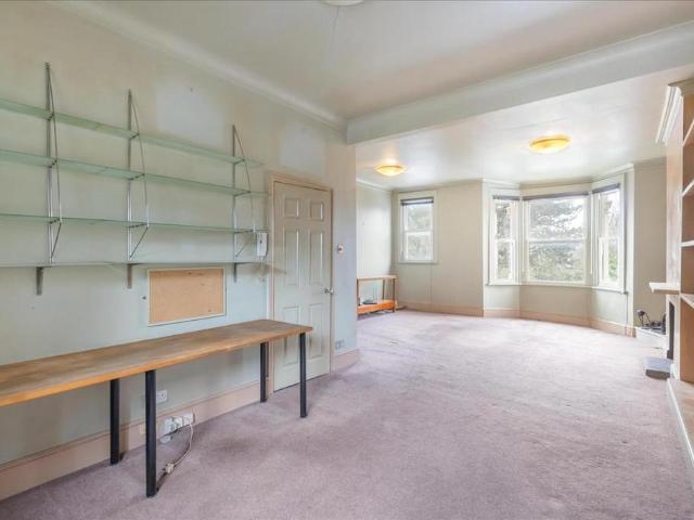 Flat for sale in Fulham, Greater London