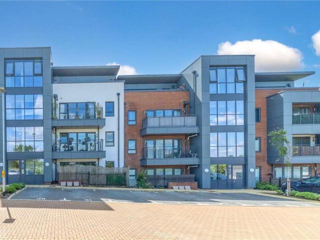 Flat for sale in Redhouse Park, Milton Keynes
