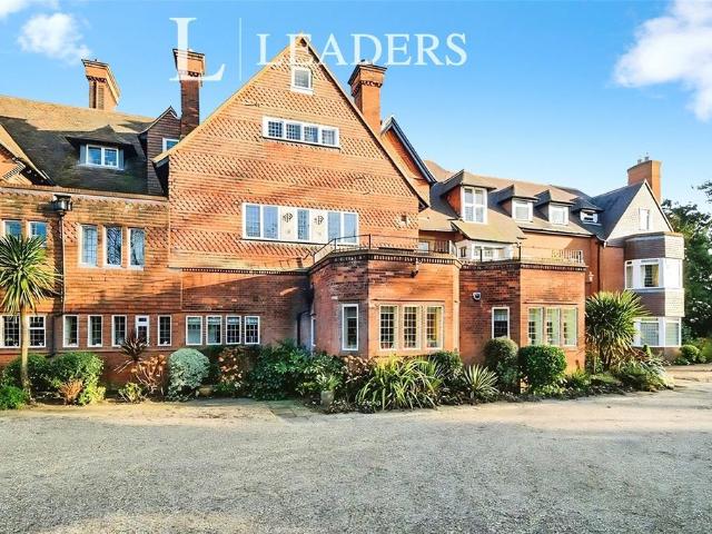 Flat for sale in Four Elms, The Butts