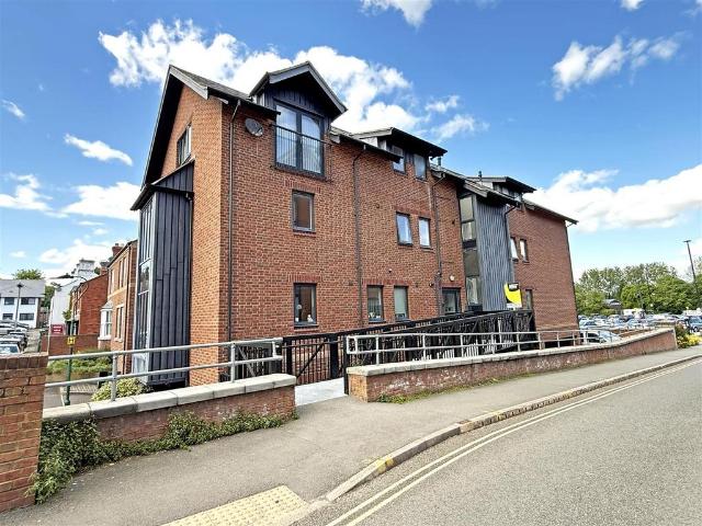 Flat for sale in Frankwell