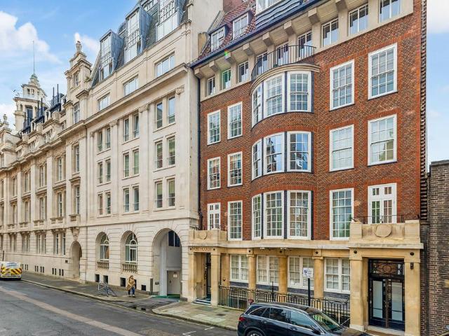 Flat for sale in Westminster, Greater London
