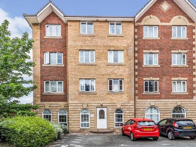 Flat for sale in Salford Quays, Salford