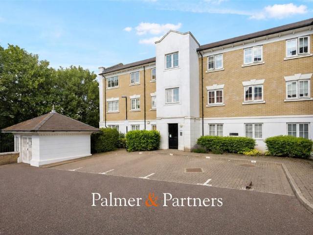 Flat for sale in Hythe, Fordham Heath