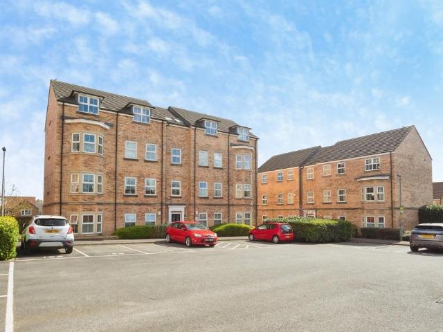 Flat for sale in Colburn