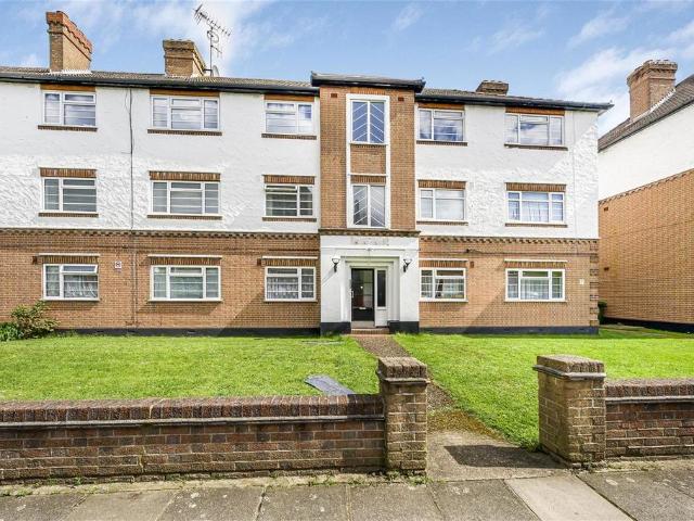 Flat for sale in Whitton, Greater London