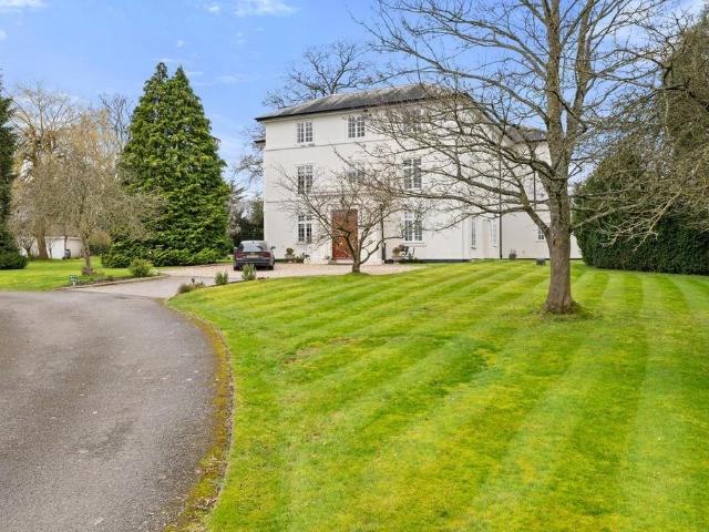 Flat for sale in Alderminster, Warwickshire