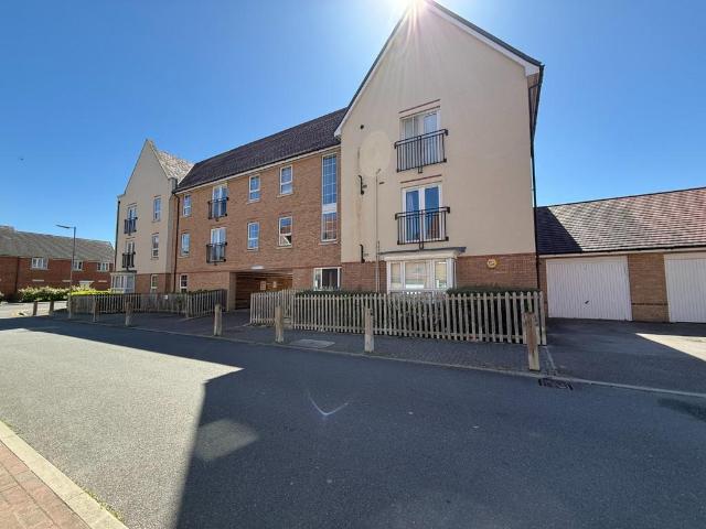 Flat for sale in Dunstable, Bedfordshire