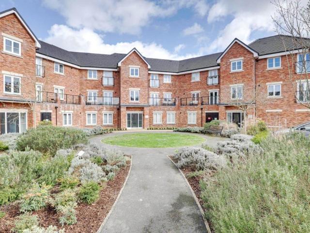 Flat for sale in Holybrook, West Berkshire