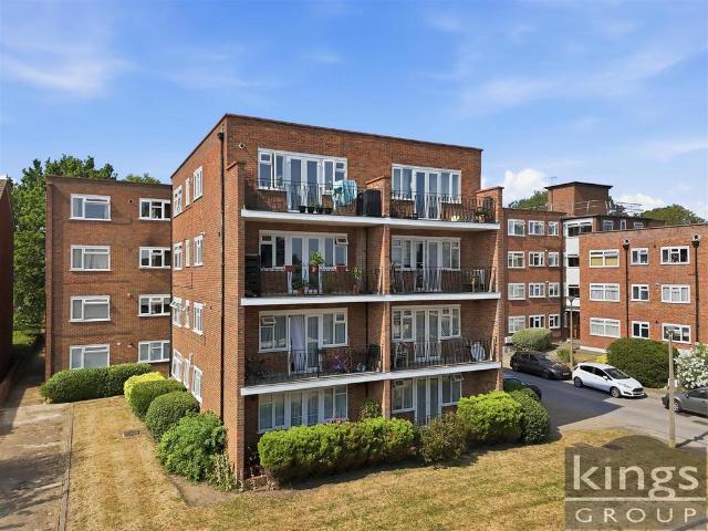 Flat for sale in Southgate, Greater London