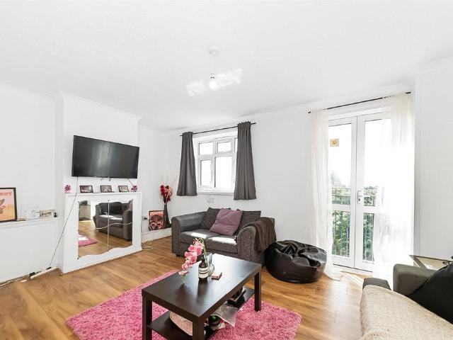 Flat for sale in London Borough of Merton, Mitcham