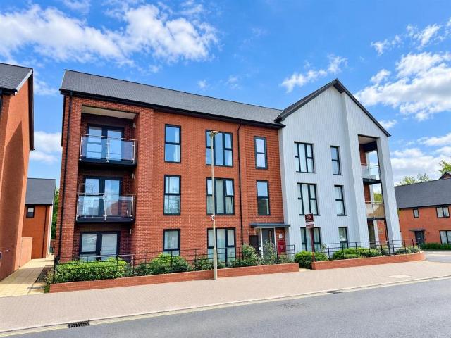 Flat for sale in Whiteley, Winchester