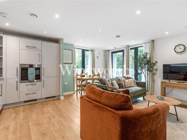 Flat for sale in Hale Village, Tottenham Hale