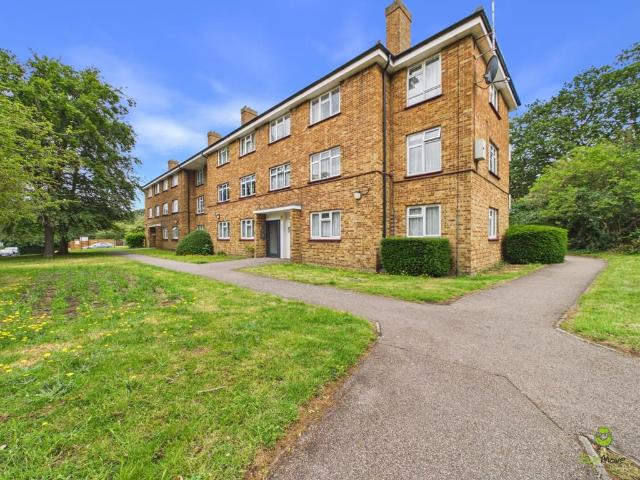 Flat for sale in West Heath, Greater London