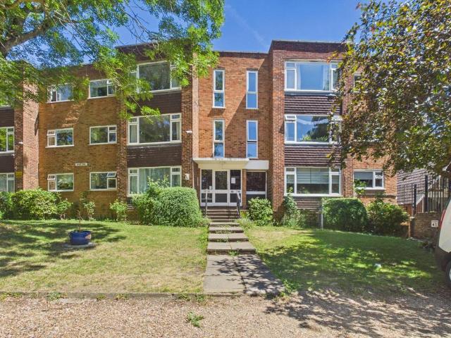 Flat for sale in Slough