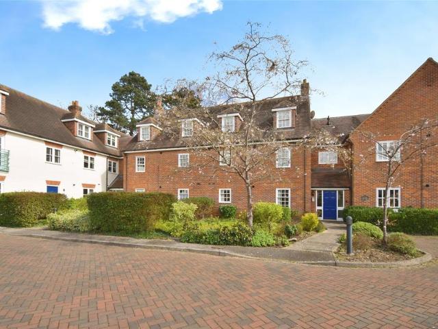 Flat for sale in Buckingham