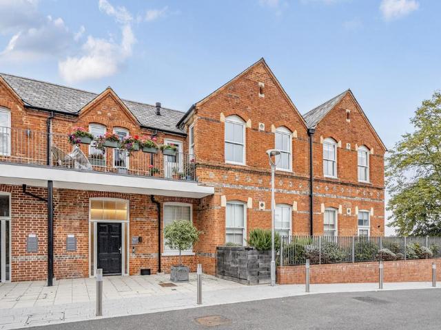 Flat for sale in Henley-on-Thames, Berrick Salome