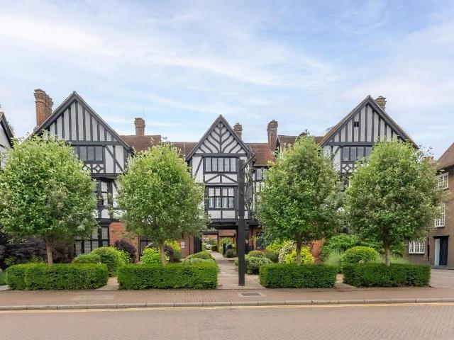 Flat for sale in Wigginton, Pouchen End