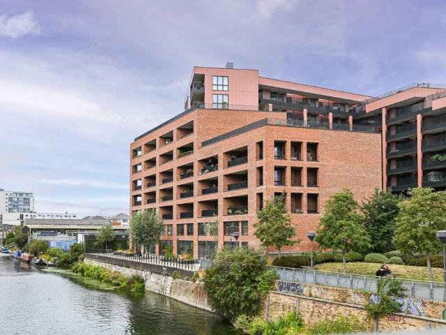 Flat for sale in Bromley-by-Bow, Poplar Grove
