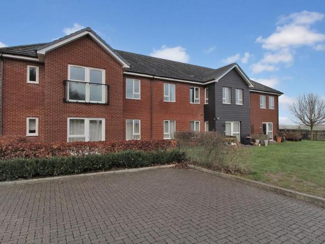 Flat for sale in Aldington, Bridgefield