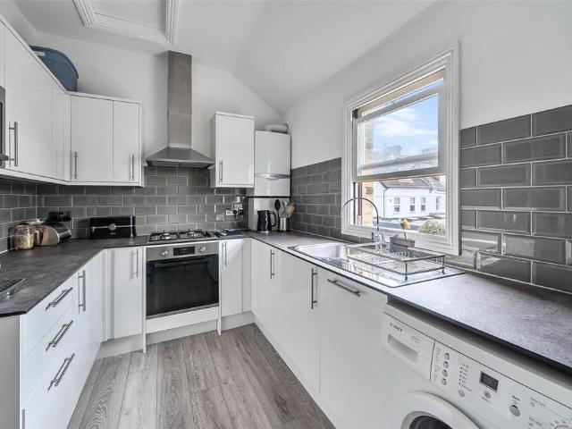 Flat for sale in Beckenham, Greater London