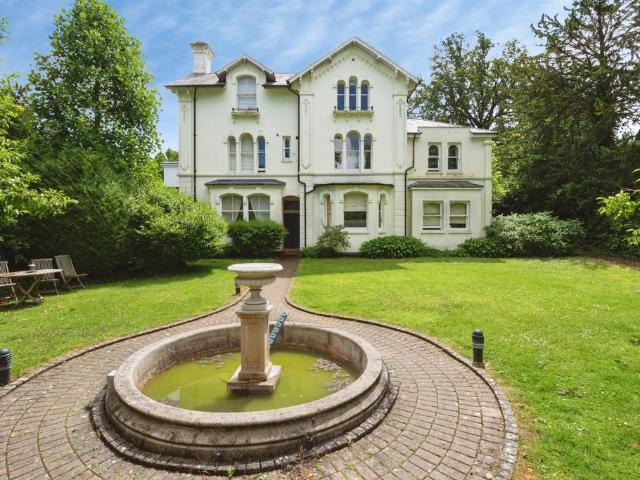 Flat for sale in Broadwater Down, Sandown Park