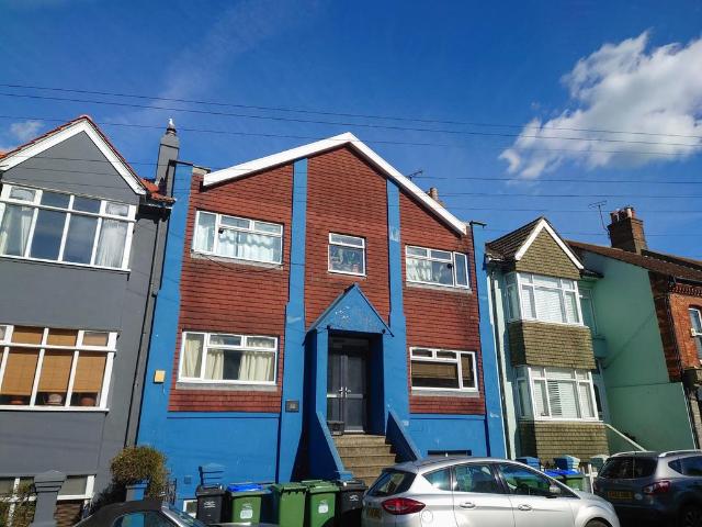 Flat for sale in Mount Pleasant, Iford