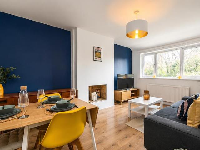 Flat for sale in London Borough of Lewisham, Bell Green