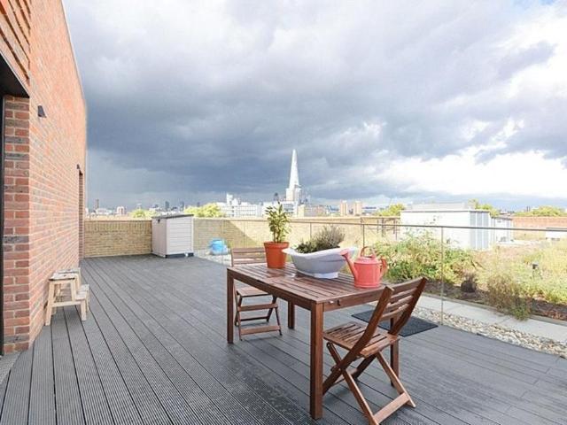 Flat for sale in Walworth, Greater London