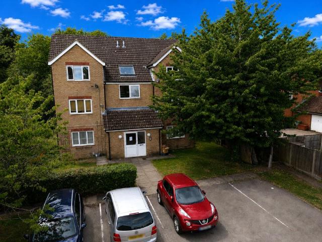 Flat for sale in Woodside Estate, Houghton Regis