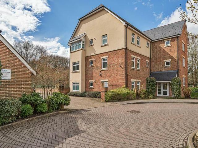 Flat for sale in Row Town, Surrey