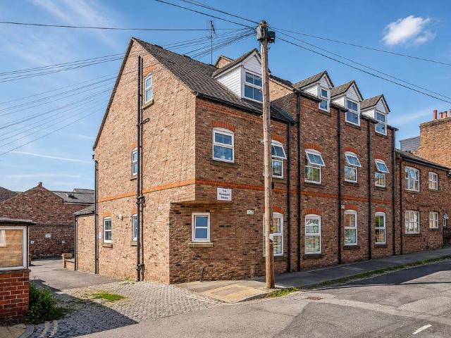 Flat for sale in High Field, York