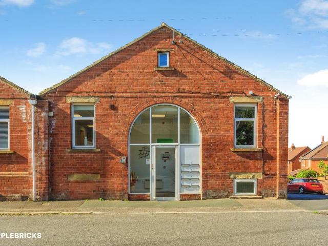Flat for sale in Ossett, West Yorkshire