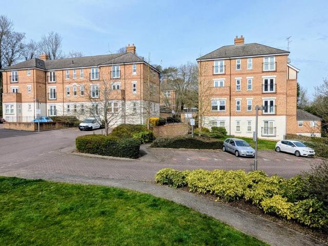 Flat for sale in Hammerfield, Pouchen End