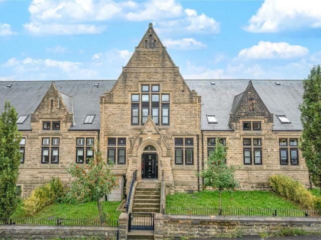 Flat for sale in West Yorkshire