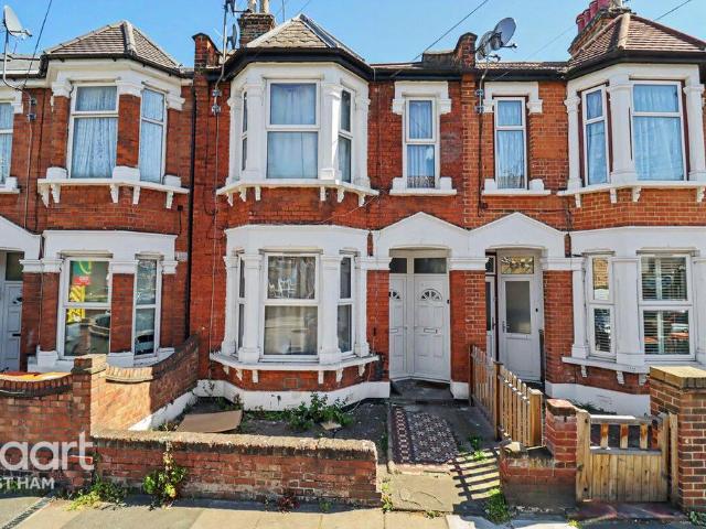 Flat for sale in Plashet, Greater London