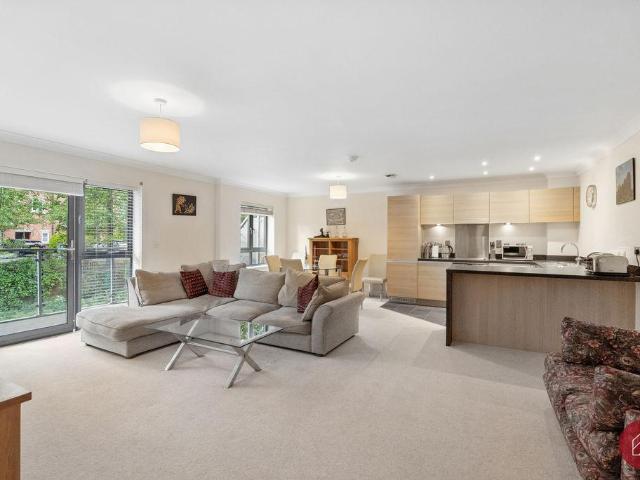 Flat for sale in Osney, The Slade