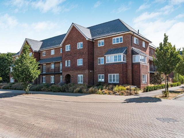 Flat for sale in Ladygrove, Berrick Salome
