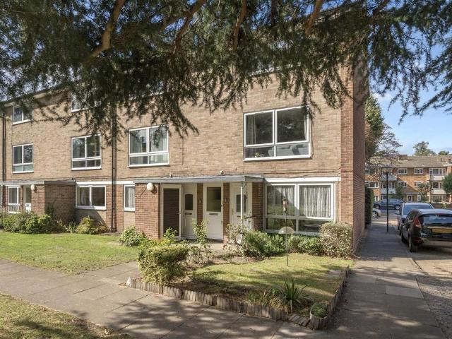 Flat for sale in Surbiton, Greater London