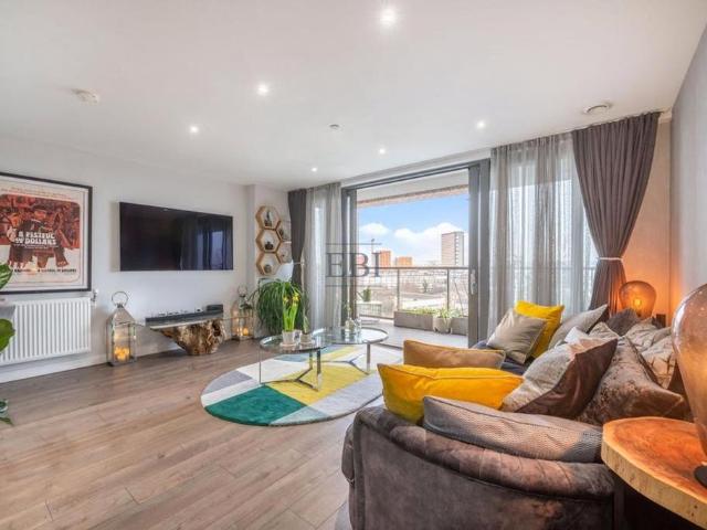 Flat for sale in Cubitt Town, Greater London