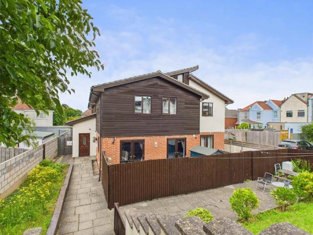 Flat for sale in Feckenham, City Of Bristol