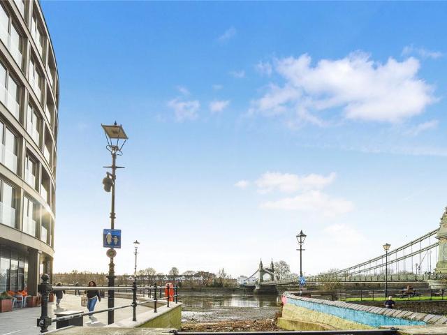 Flat for sale in Hammersmith, Greater London