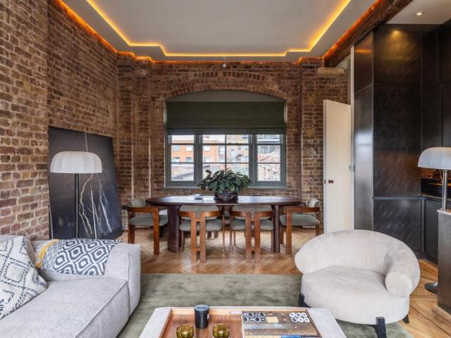 Flat for sale in Chalk Farm, Greater London