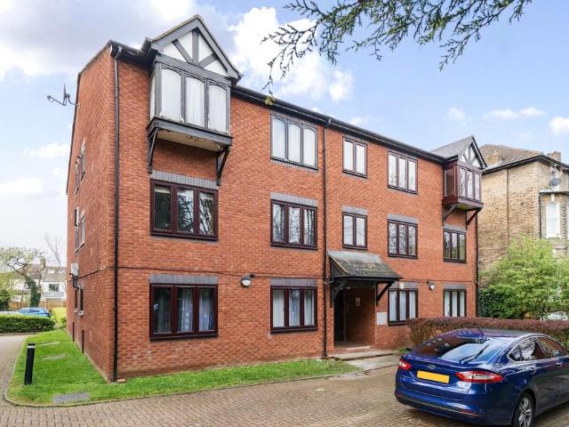 Flat for sale in Burnt Ash, Greater London