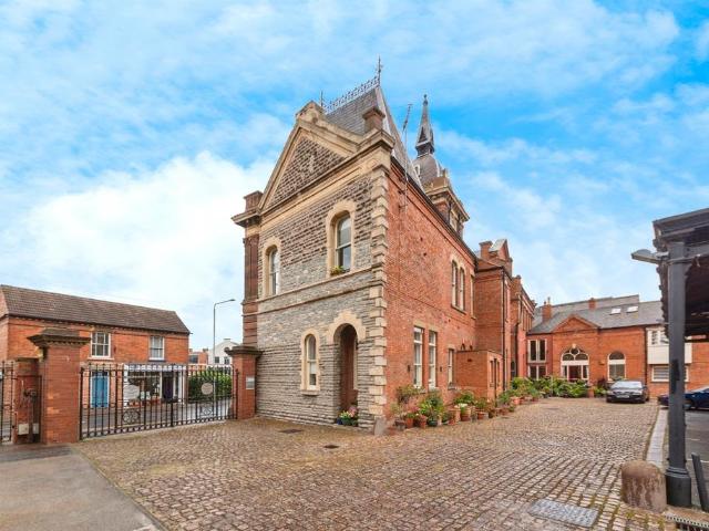 Flat for sale in Alverton, East Midlands