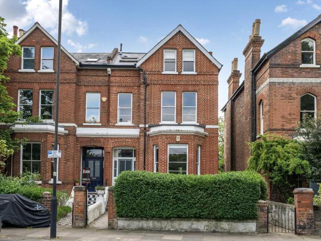 Flat for sale in Loughborough Junction, Greater London