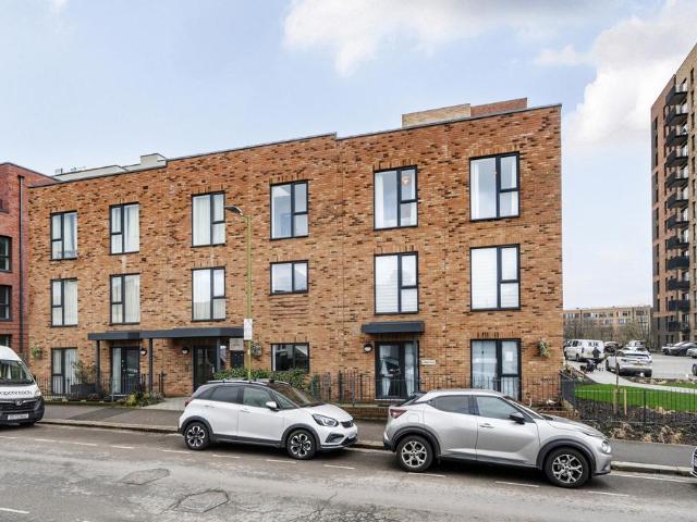 Flat for sale in Holywell Estate, North Watford
