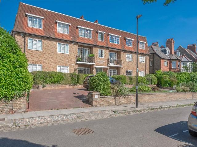 Flat for sale in Muswell Hill, Greater London