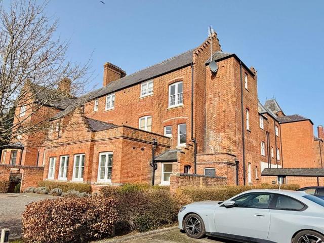 Flat for sale in Berrick Salome, Oxfordshire