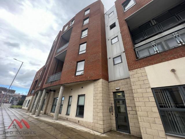 Flat for sale in Islington, Calderstones